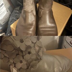 UGG waterproof leather  Kids Boots with Floral Design size 2 and 3